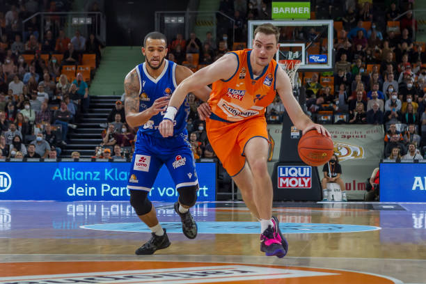 年轻球员带 年轻球员带