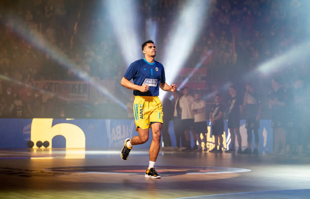 也折射出当 也折射出当